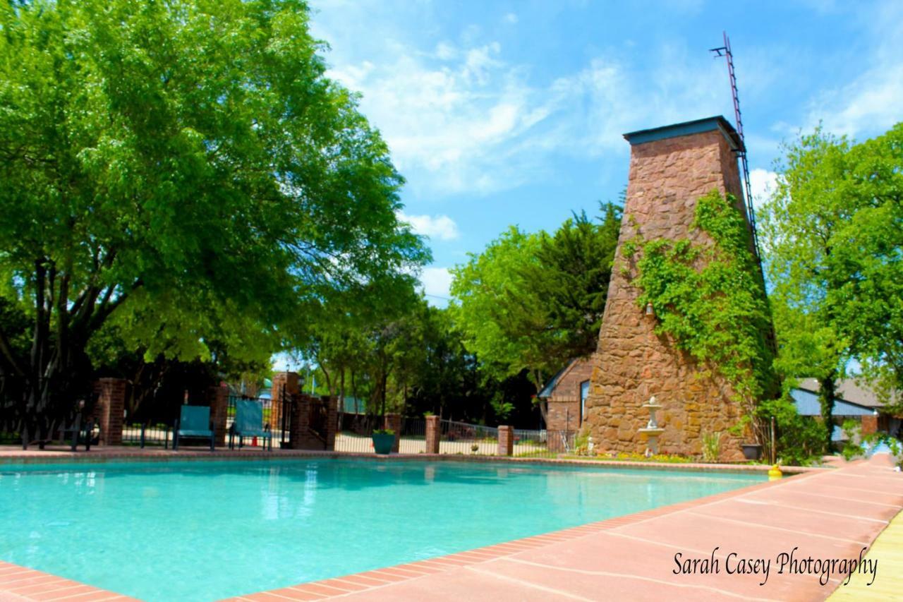 The Monastery At Forest Lake โอคลาโฮมาซิตี้ ภายนอก รูปภาพ